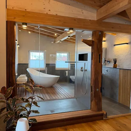 200qm Luxusloft Mit Sauna Und Schwimmteich! דירה *