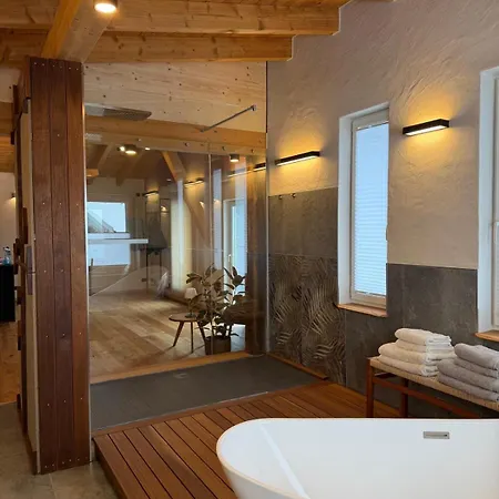 200qm Luxusloft Mit Sauna Und Schwimmteich! דירה *